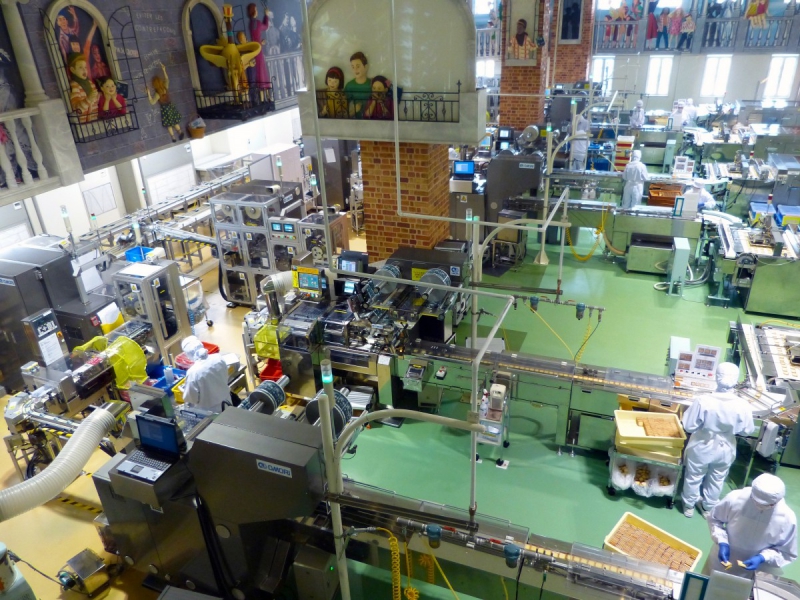 chocolaterie-CONSEGUDES-min_japan_sapporo_chocolate_factory_label_packaging_cookie_machine_operators-961509